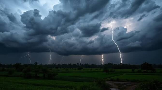 IMD Issues Thunderstorm Warning for Five Districts in Odisha