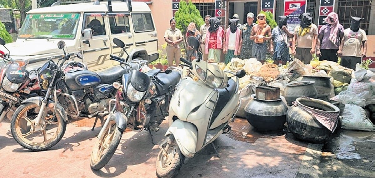 Large Illegal Liquor Operation Uncovered on Odisha-Chhattisgarh Border, Eight Arrested