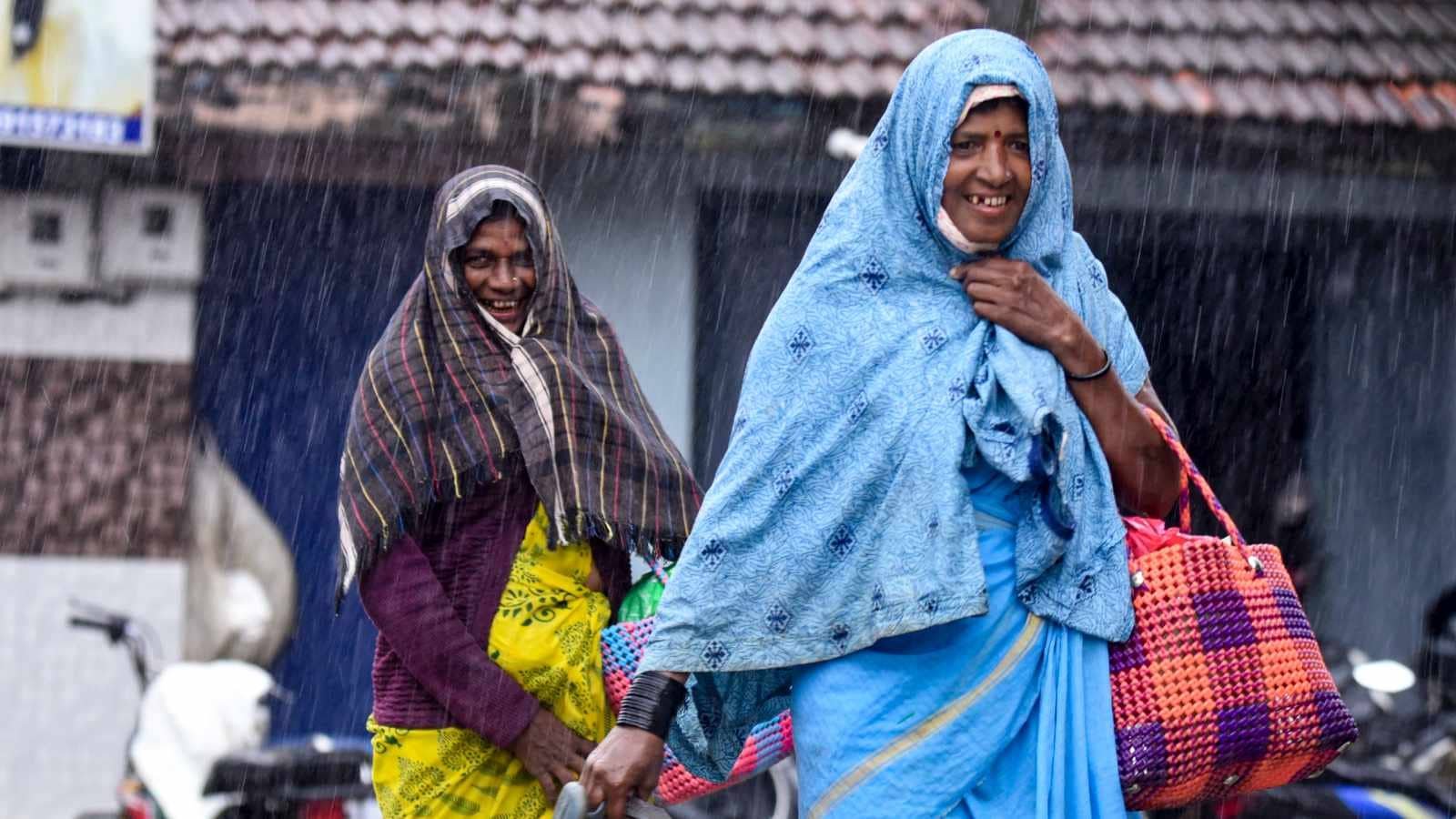 Relief from Heatwave Expected as IMD Forecasts Monsoon Onset; Heavy Rain Predicted for Several States Today