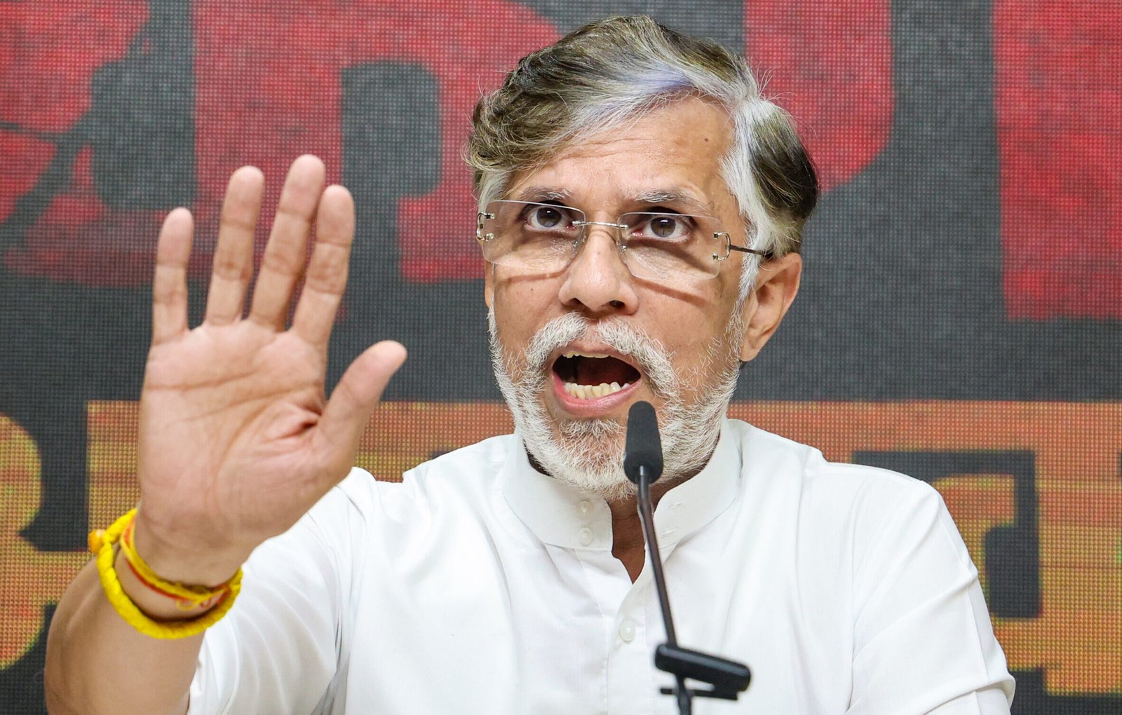 Congress Intensifies Criticism of Union Education Minister Over NEET Leak