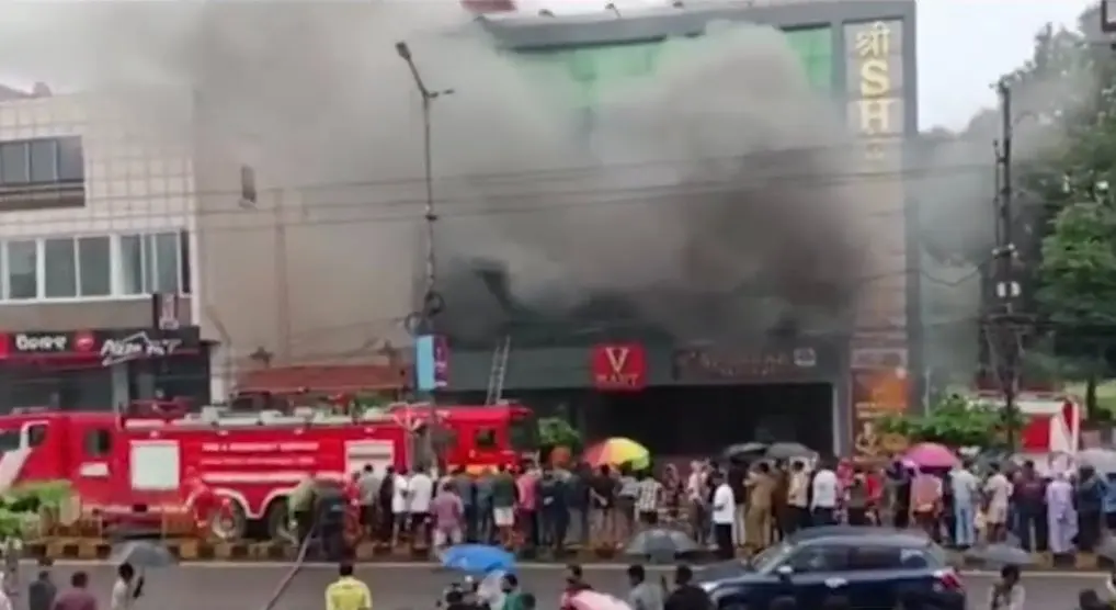 Major Fire Breaks Out at Shopping Mall and Jewelry Store in Jharsuguda, Odisha