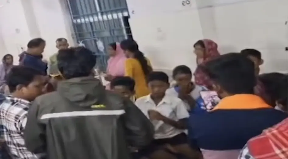 Thirty-Two Students Hospitalized After Finding Dead Lizard in School Meal in Odisha