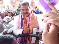 Dharmendra Pradhan Welcomed by Crowds at Bhubaneswar Airport Following Resignation