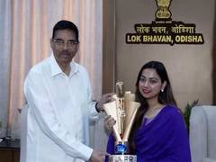 Odisha Governor Honors Indian Idol 16 Champion Jyotirmayee Nayak