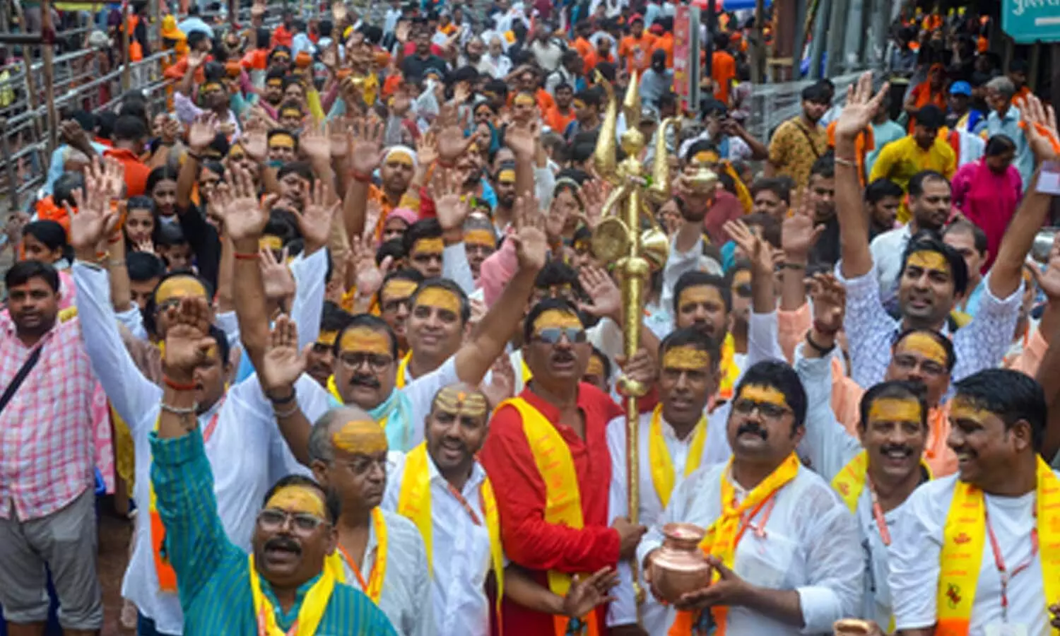 Final Monday of Sawan Sees Huge Turnout at Shiva Temples Across India