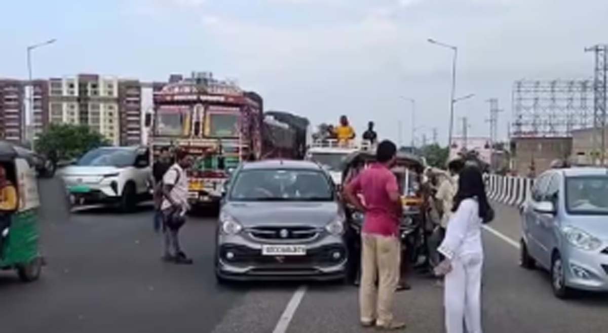 High-Speed Collision Causes Major Traffic Jam on NH-16 Near Patrapada